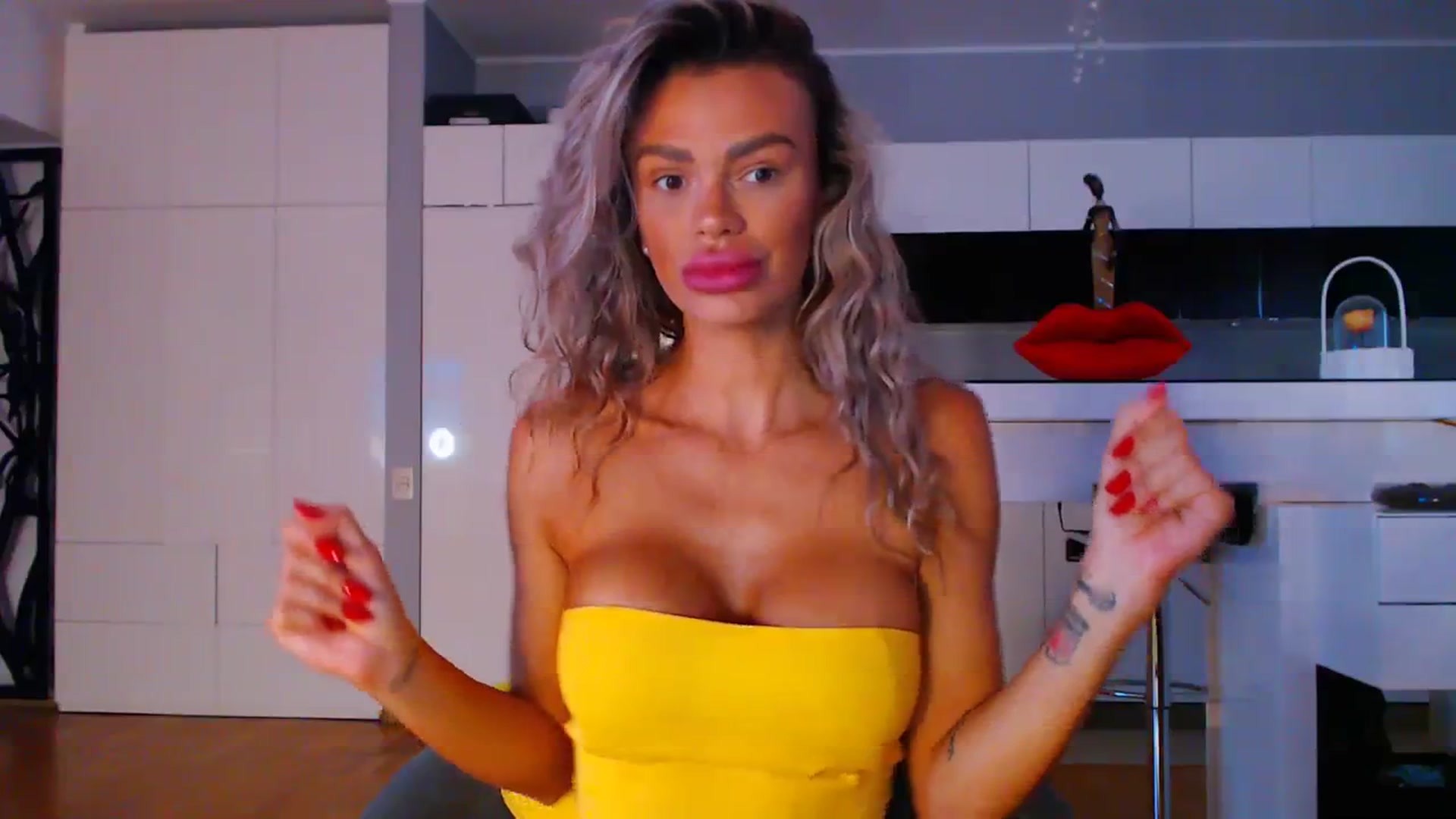 D_y_y video thumbnail