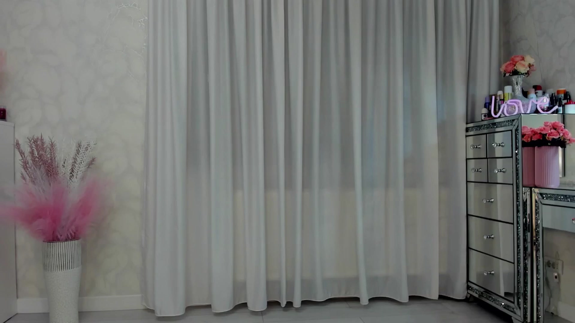 MissButterfly video thumbnail