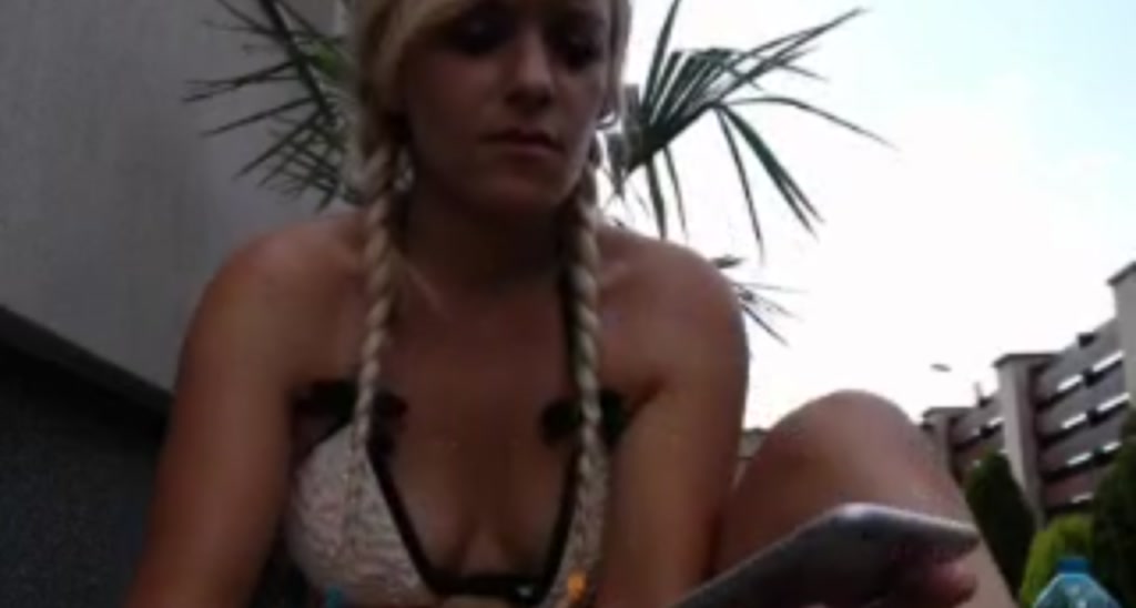AwesomeBlonde video thumbnail