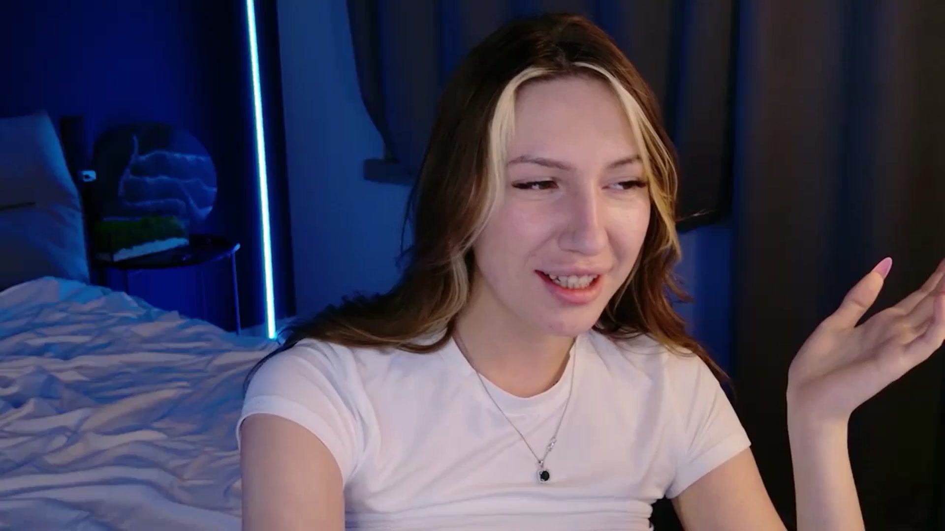 LovelyGin video thumbnail