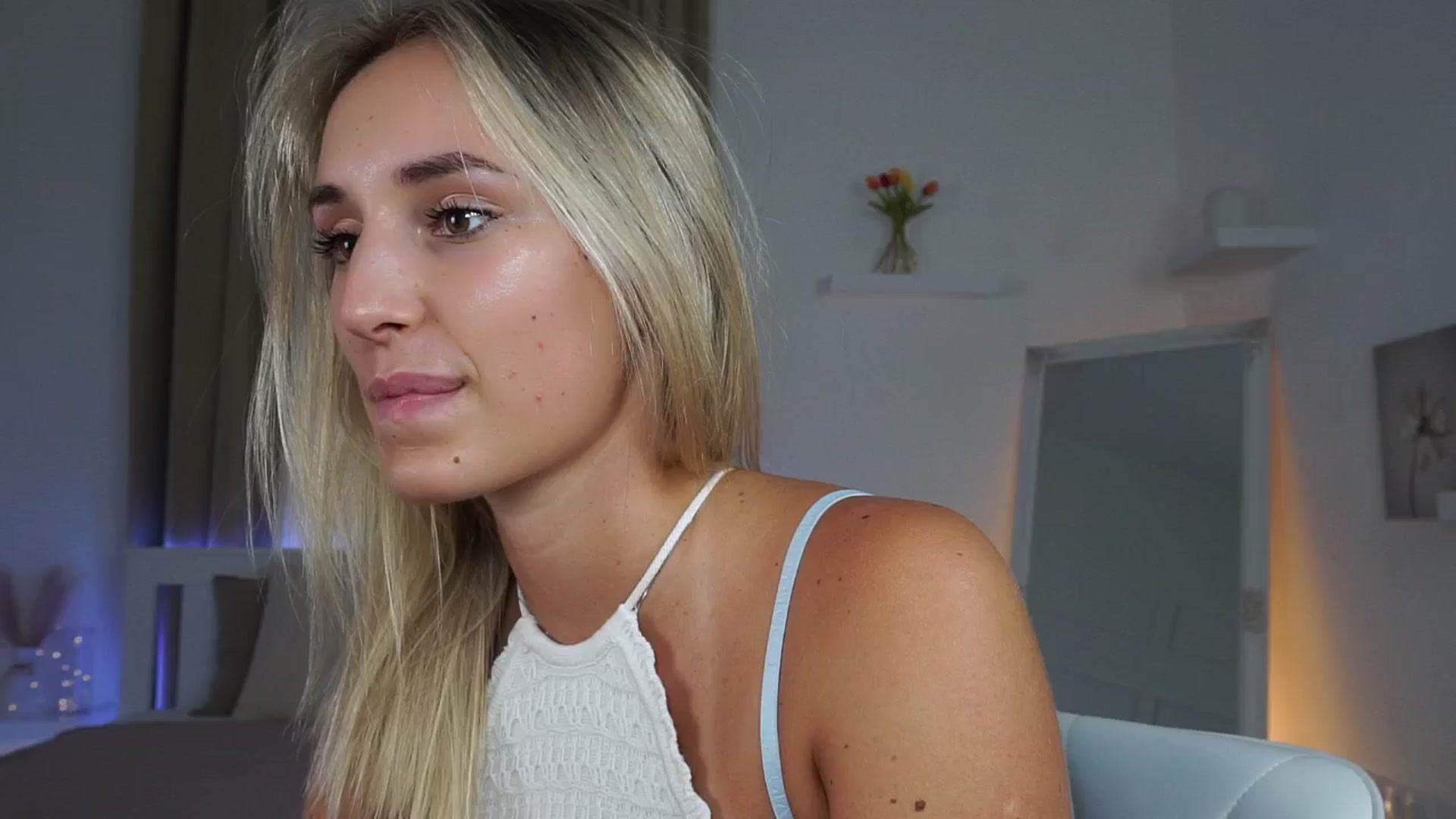 LenaaStar video thumbnail