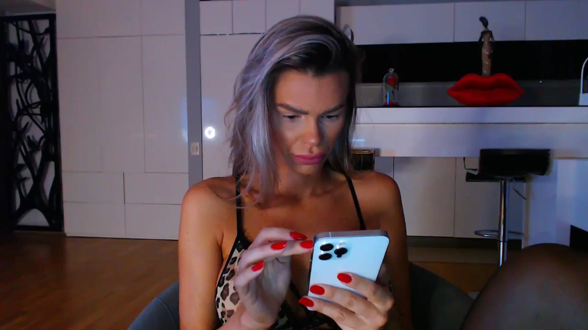 D_y_y video thumbnail