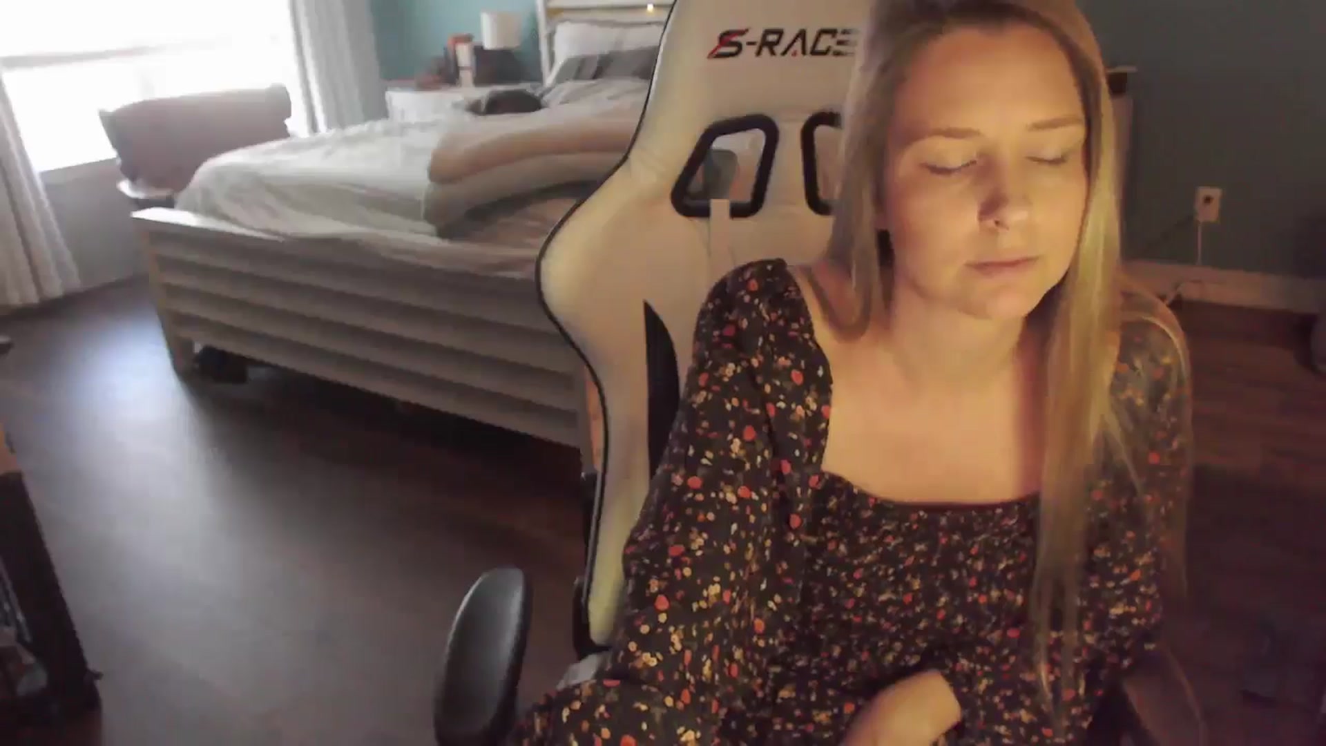 ZenZoey video thumbnail