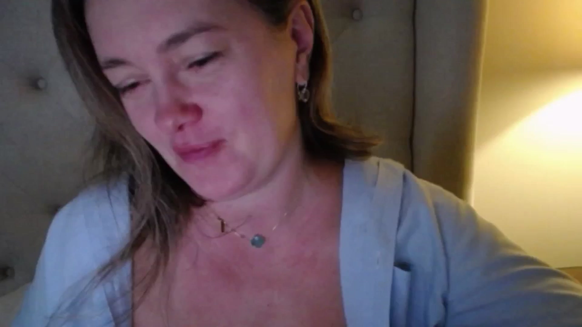 J0llye video thumbnail