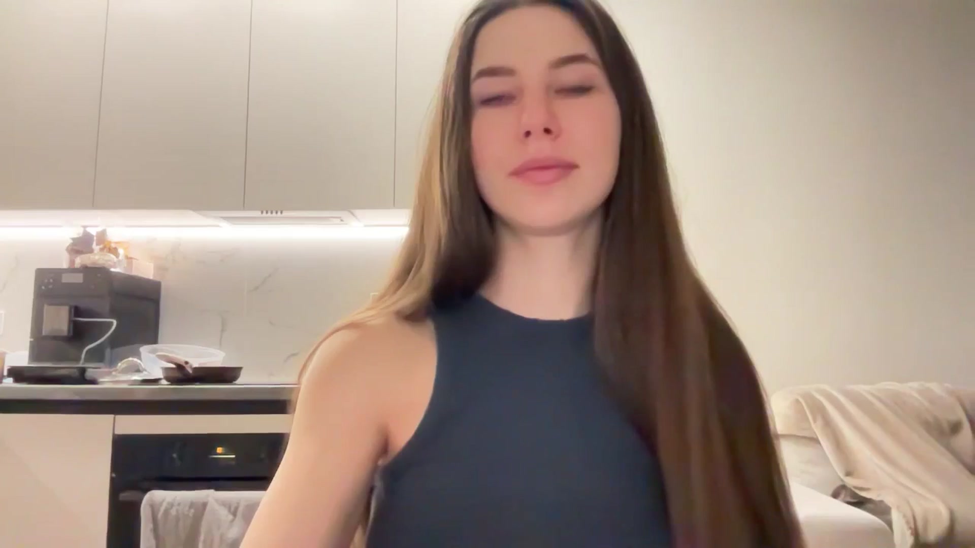 kissfreeze video thumbnail