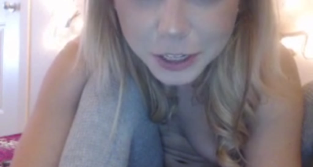 MiniMariah video thumbnail