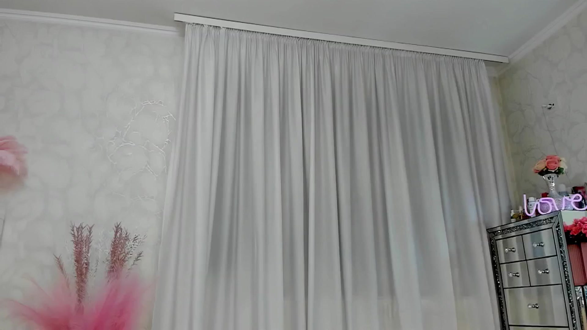 MissButterfly video thumbnail