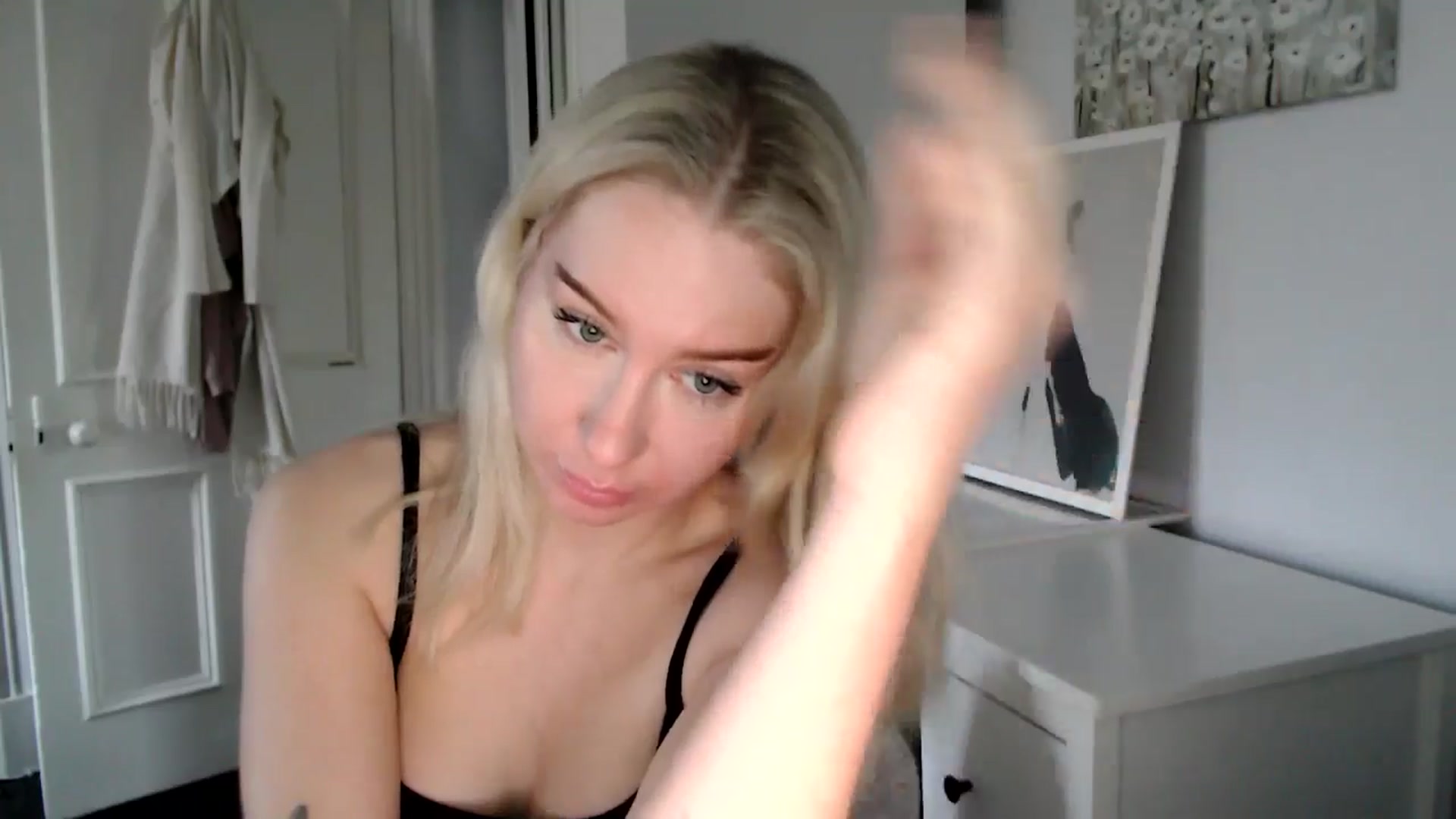 PetiteAvax video thumbnail