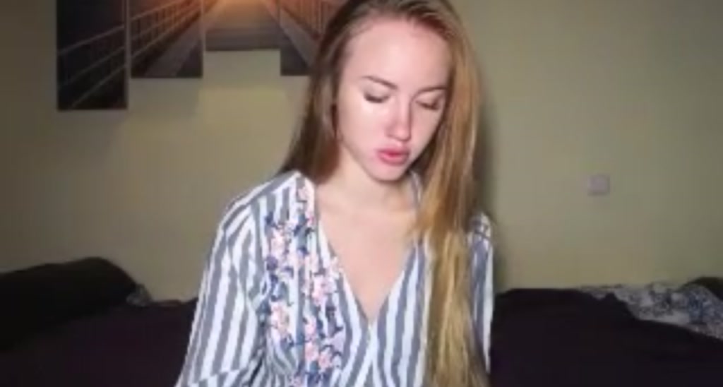 Ellie_18_ video thumbnail