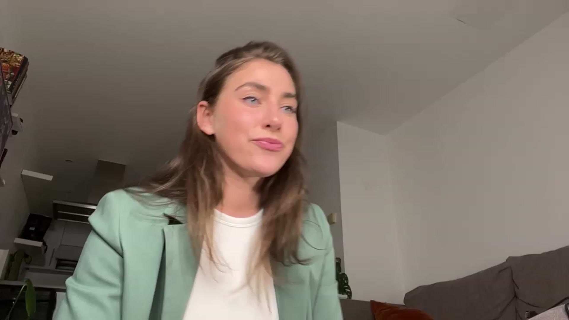 HelloViv video thumbnail