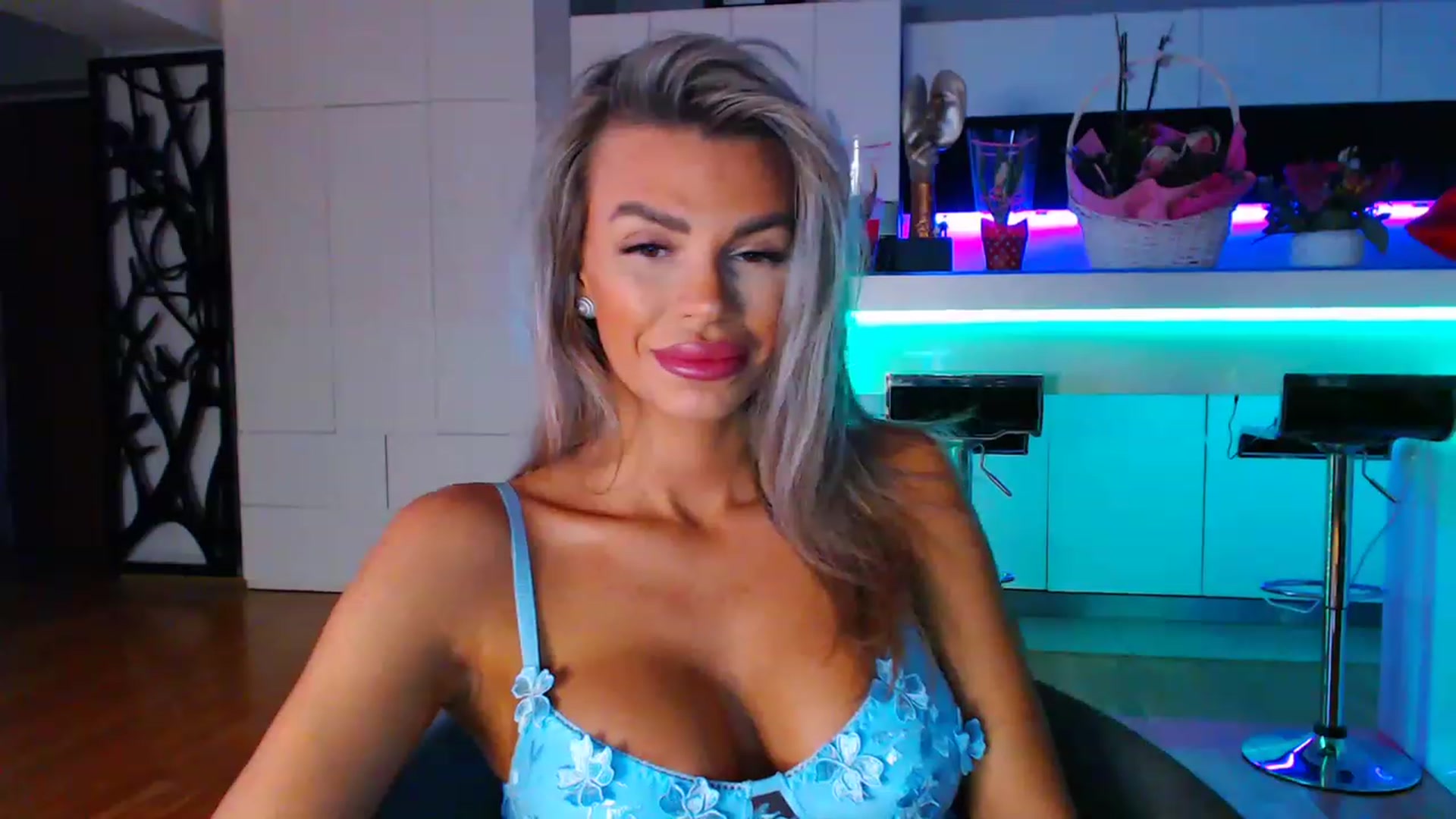 D_y_y video thumbnail