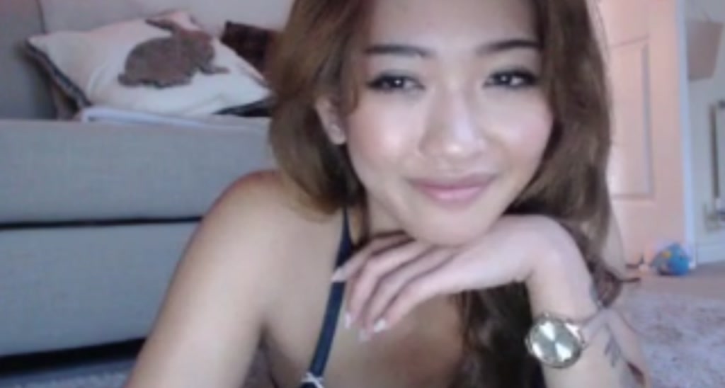 MissReinaT video thumbnail