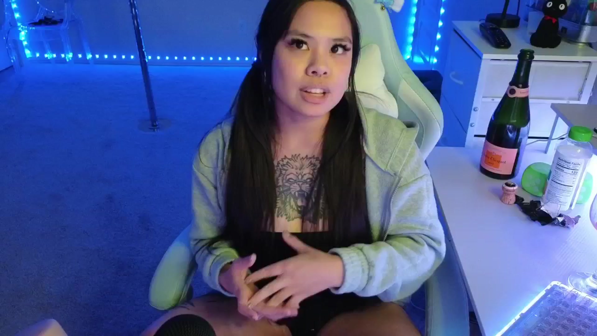 dolllface video thumbnail