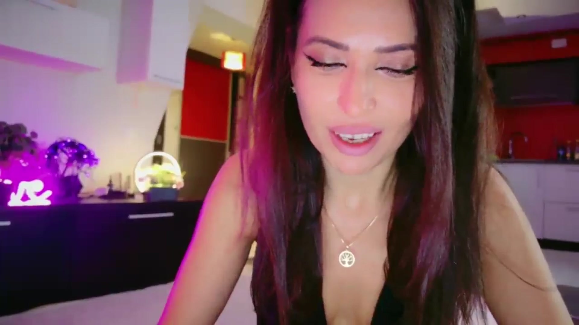 SmileyTinaa video thumbnail