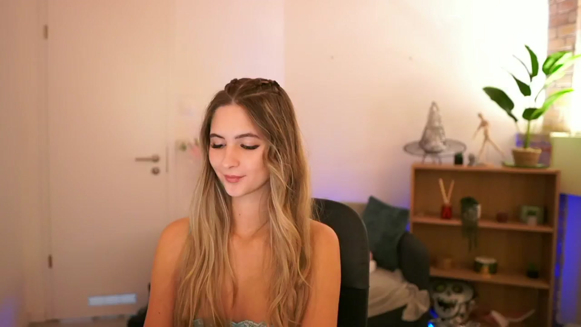 CuteGirl_18 video thumbnail