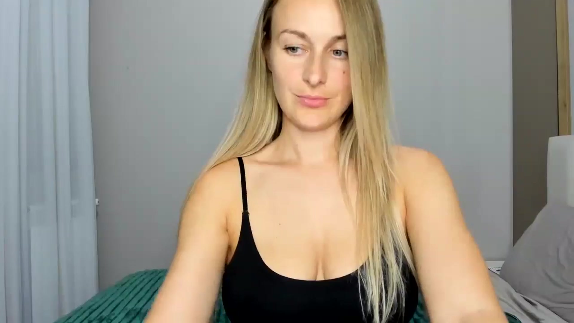 regular_girl video thumbnail