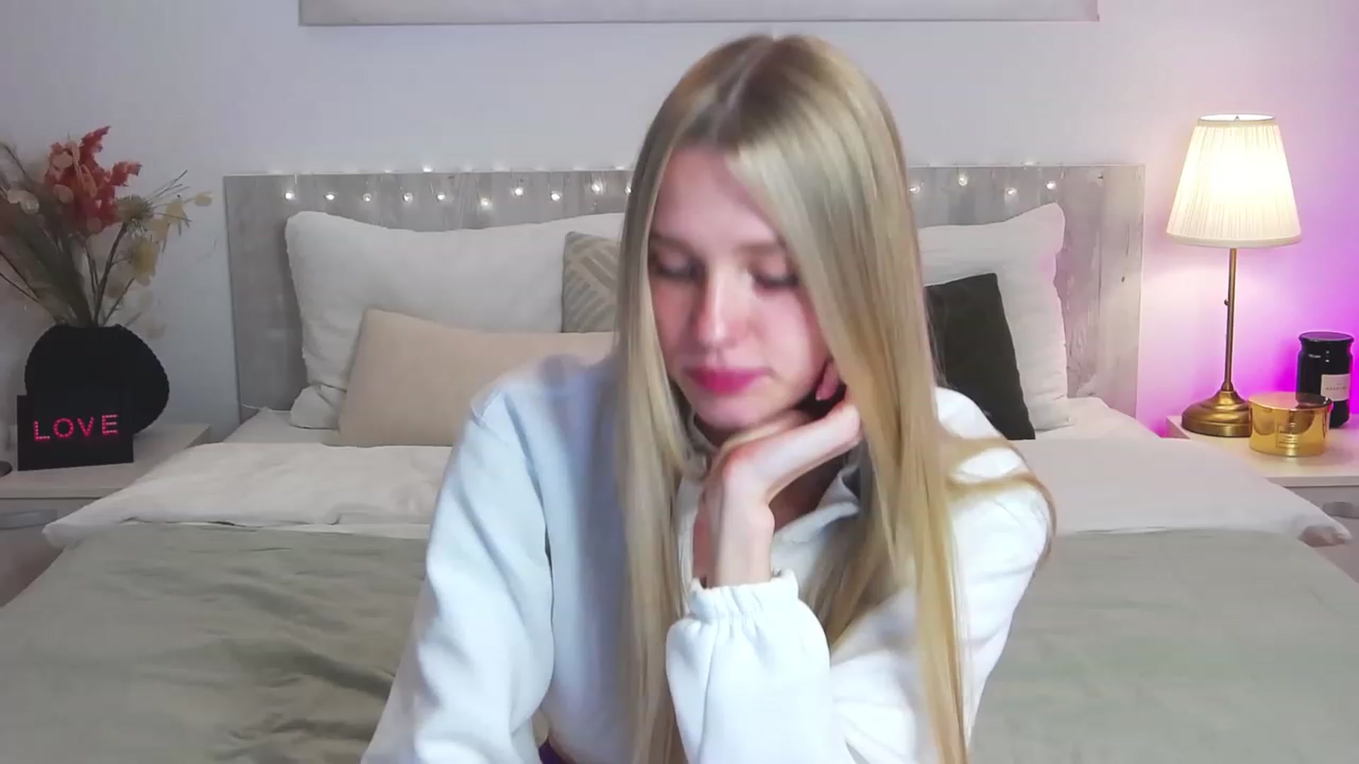 Angell_XO video thumbnail
