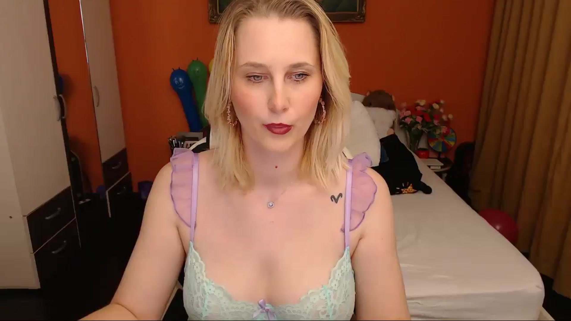 LoveeSunshine video thumbnail