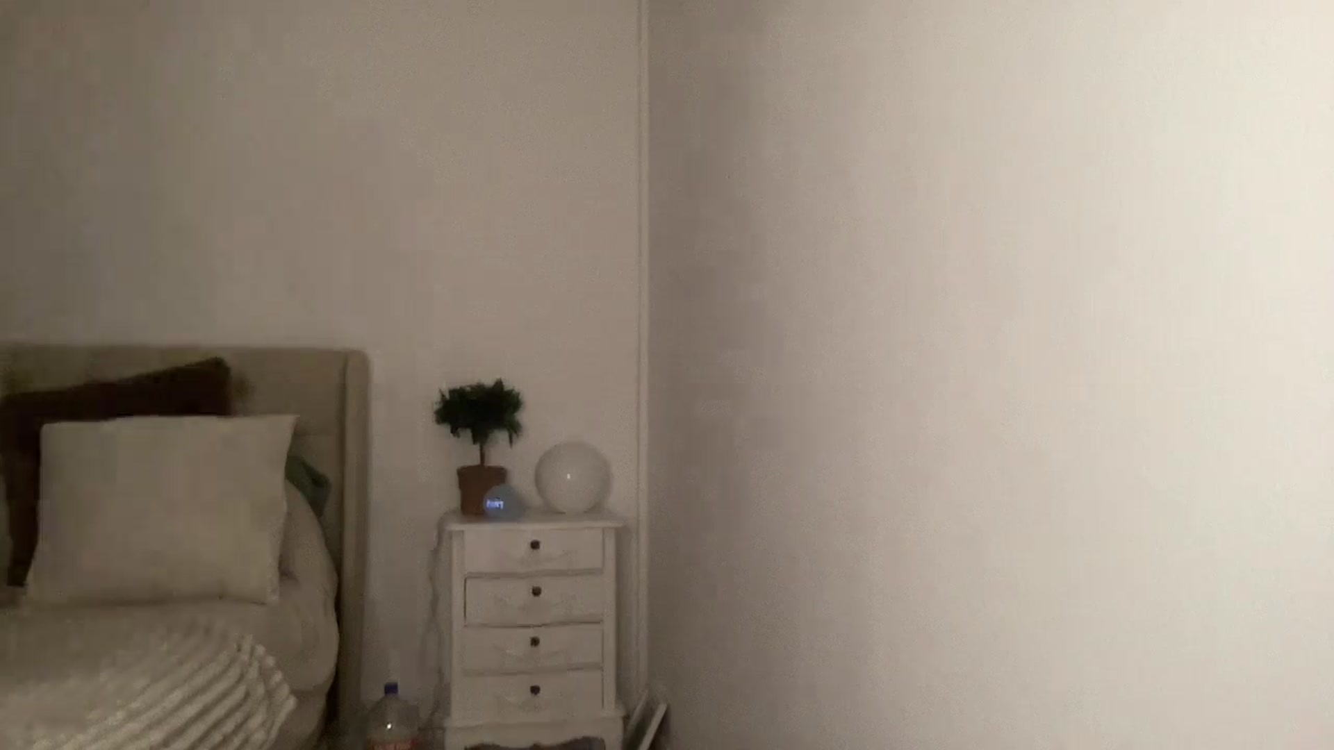 LarasDen video thumbnail