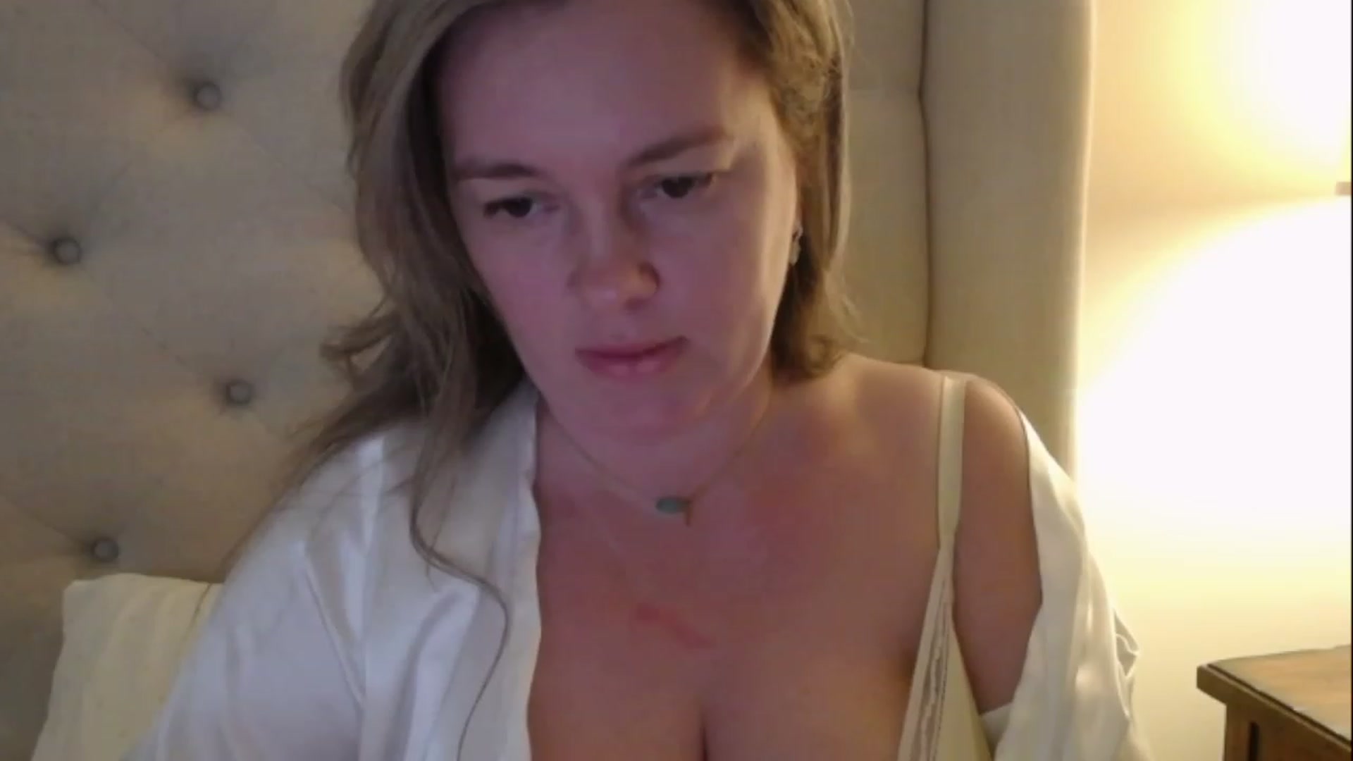 J0llye video thumbnail