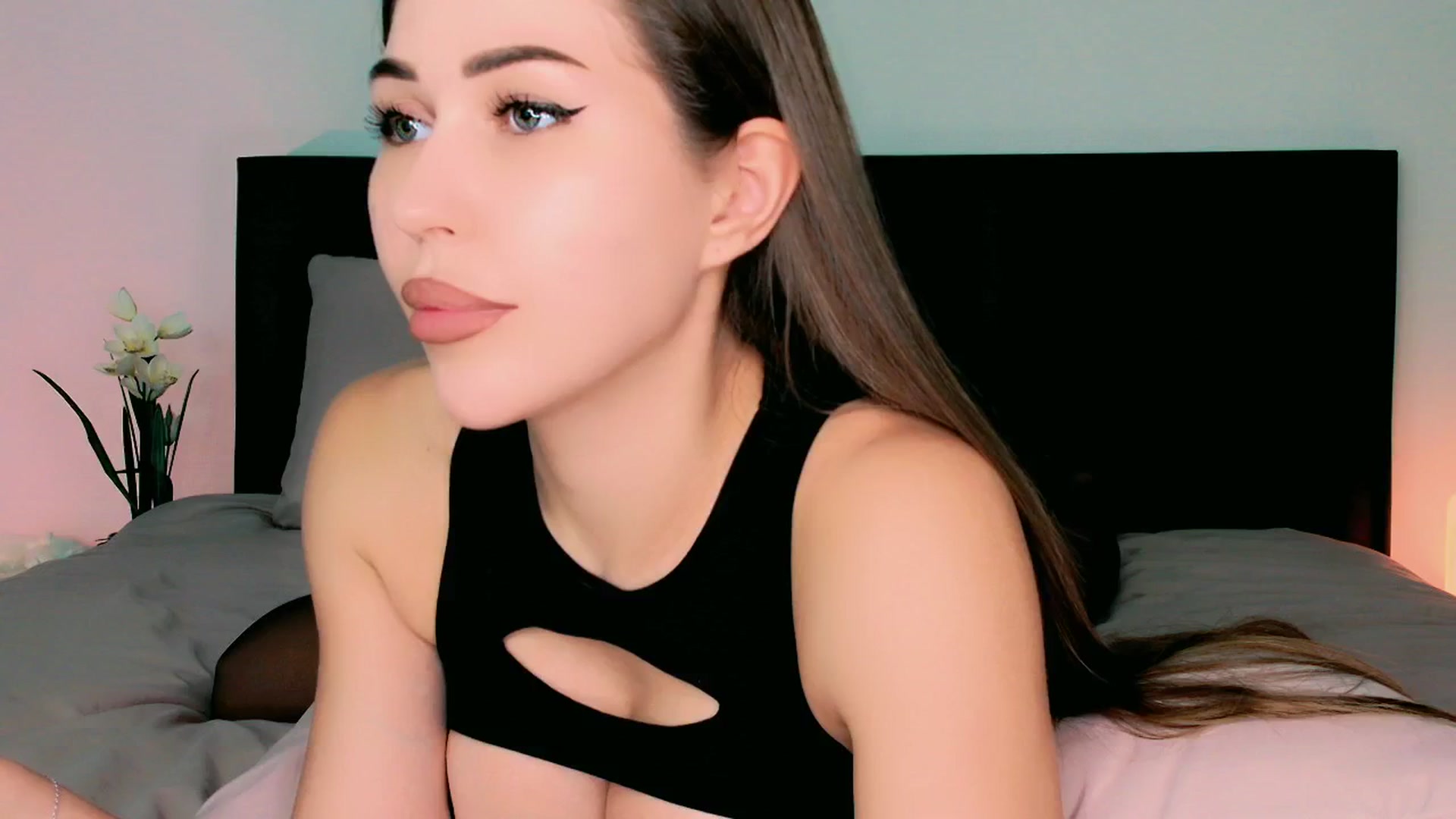mia4sin video thumbnail