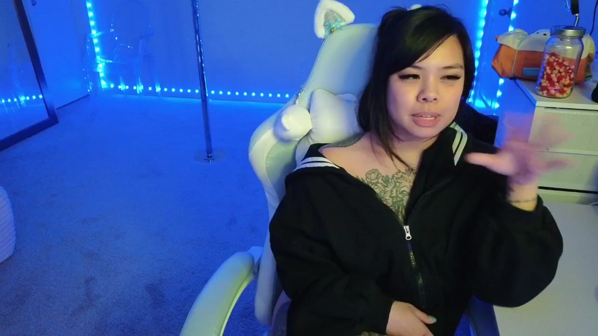 dolllface video thumbnail