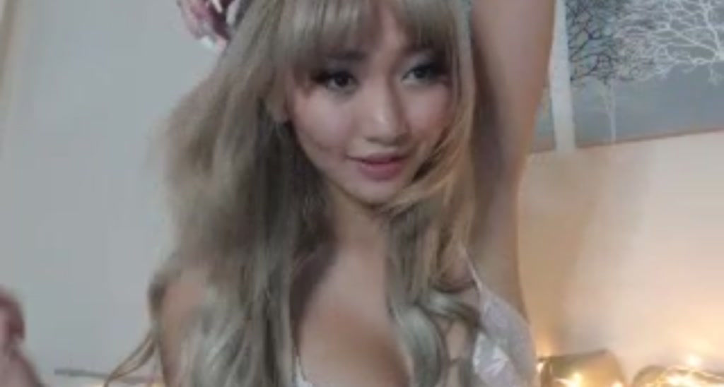 MissReinaT video thumbnail