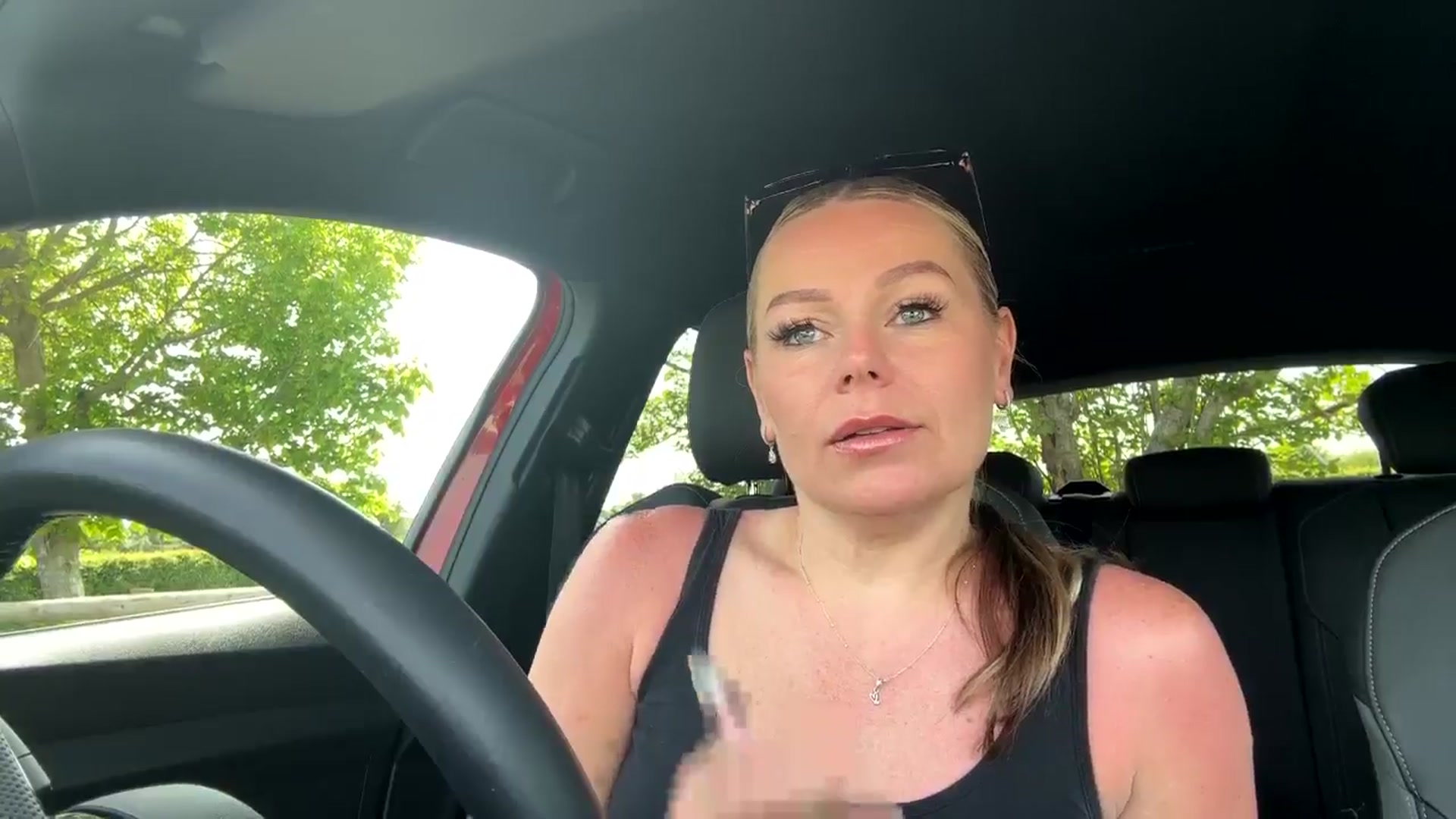 Little_L video thumbnail
