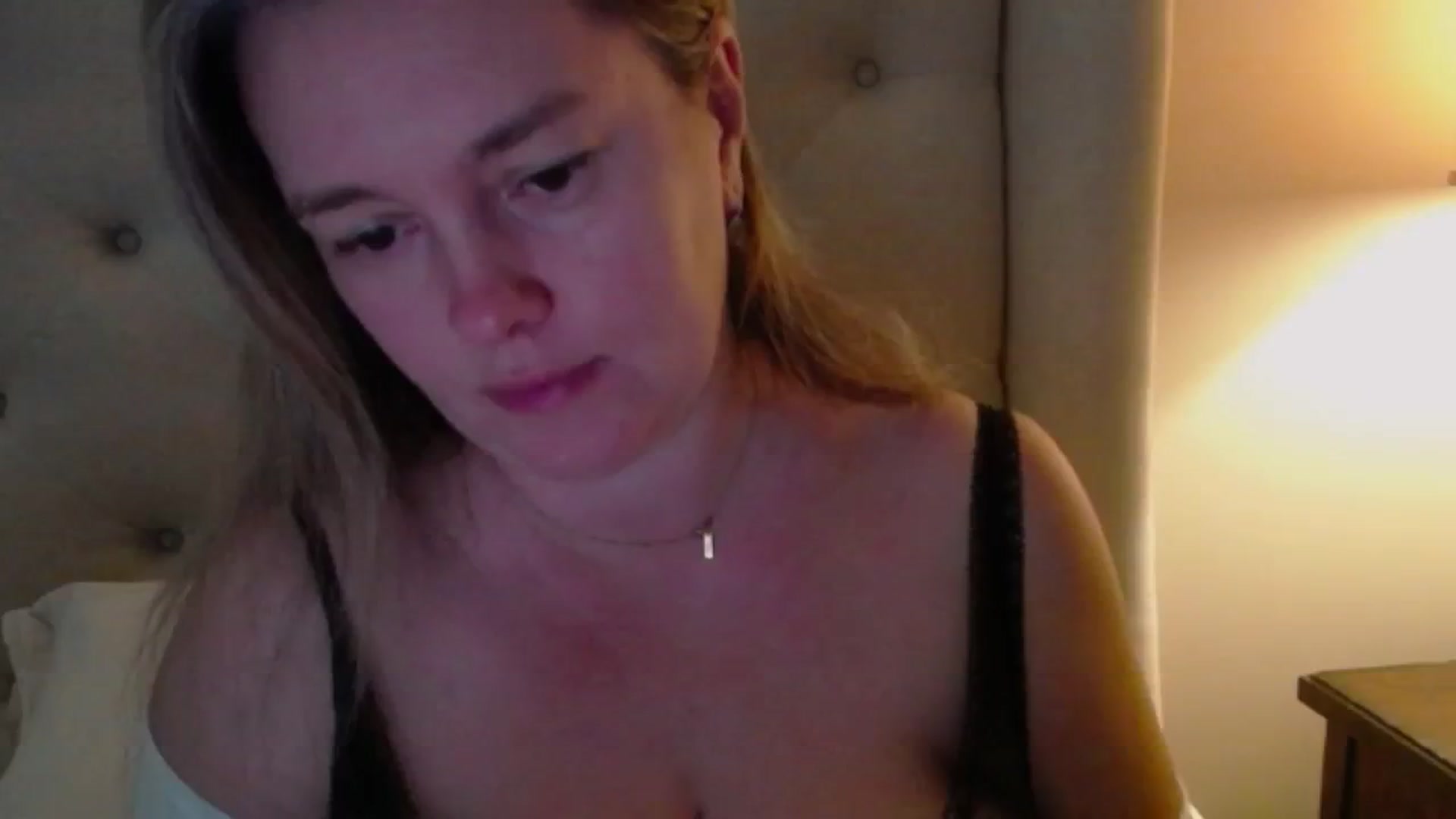 J0llye video thumbnail