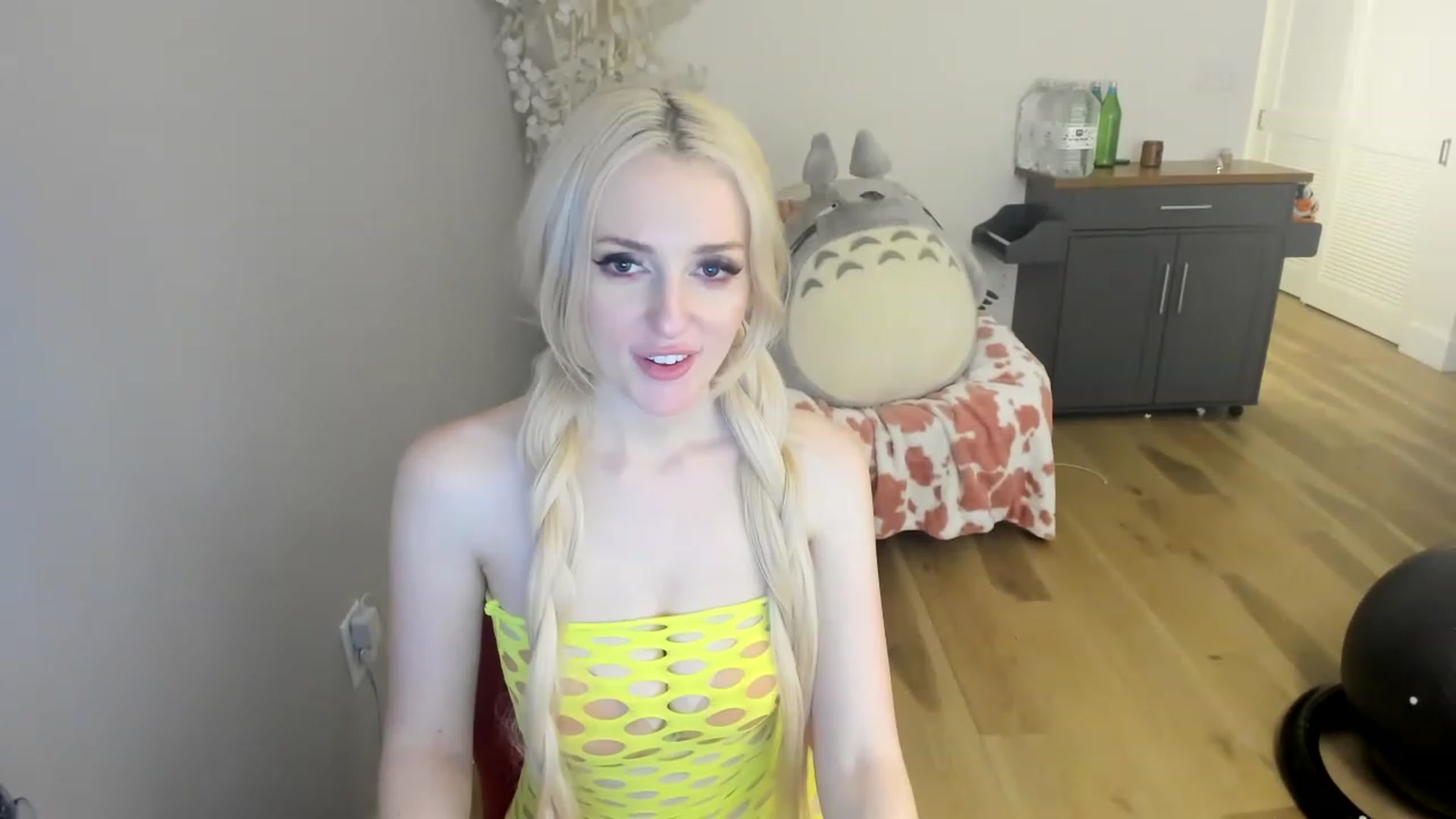 DommeMilk video thumbnail