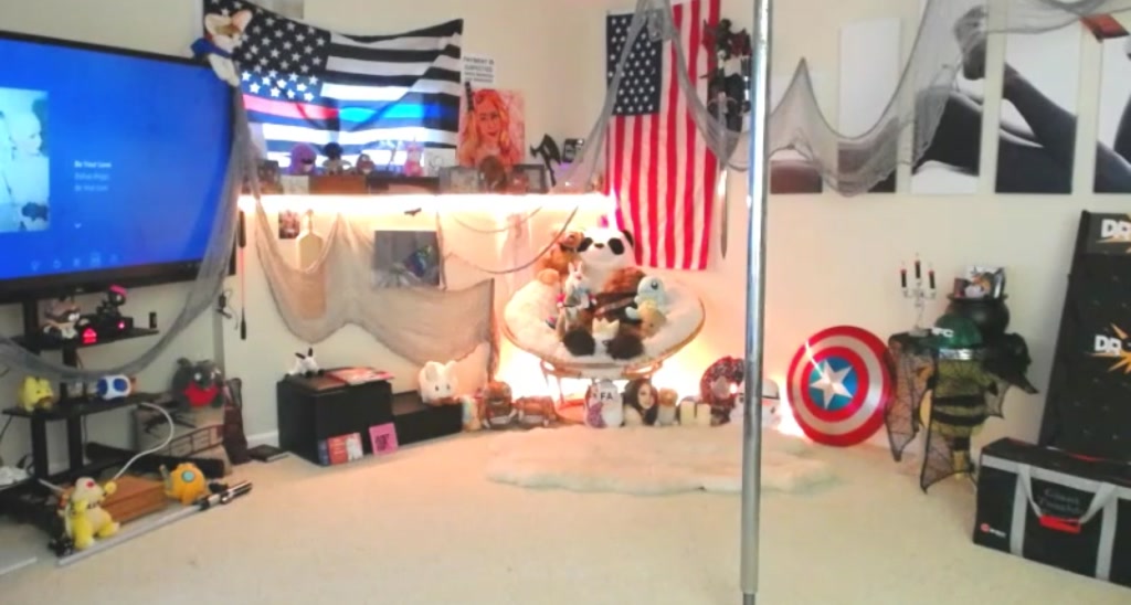 MissMolly video thumbnail