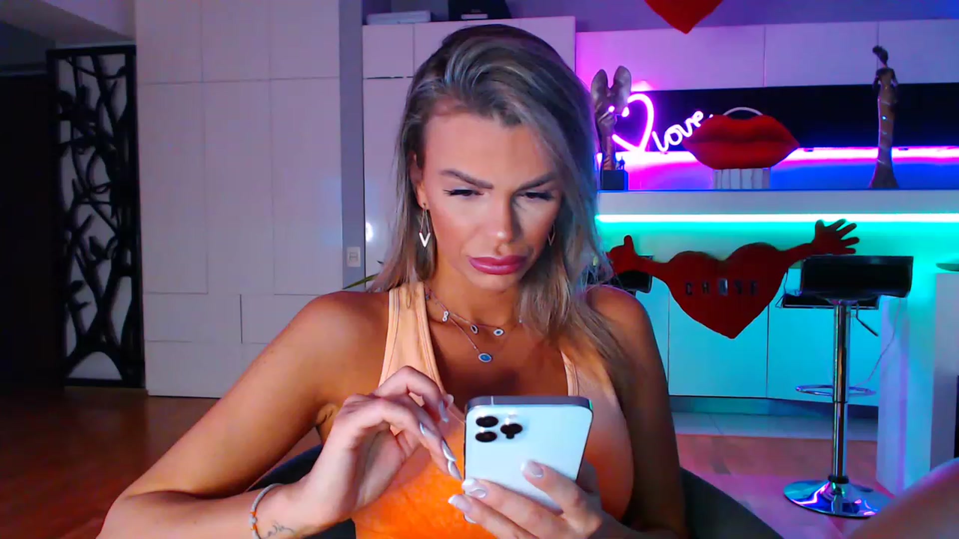 D_y_y video thumbnail