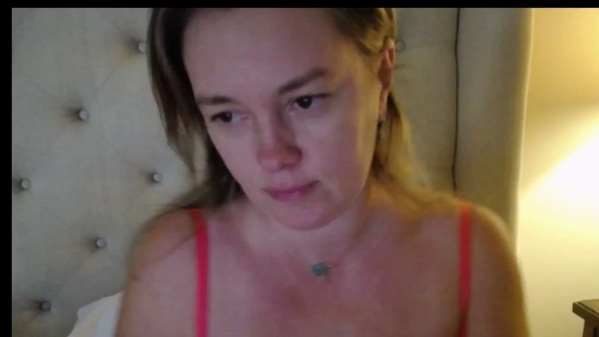 J0llye video thumbnail