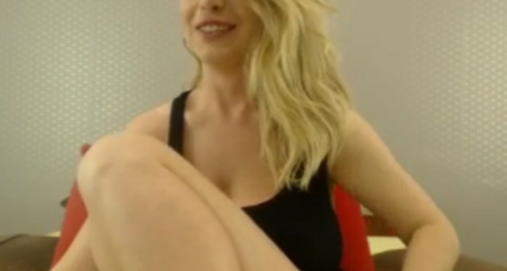 Julie_Squirts video thumbnail