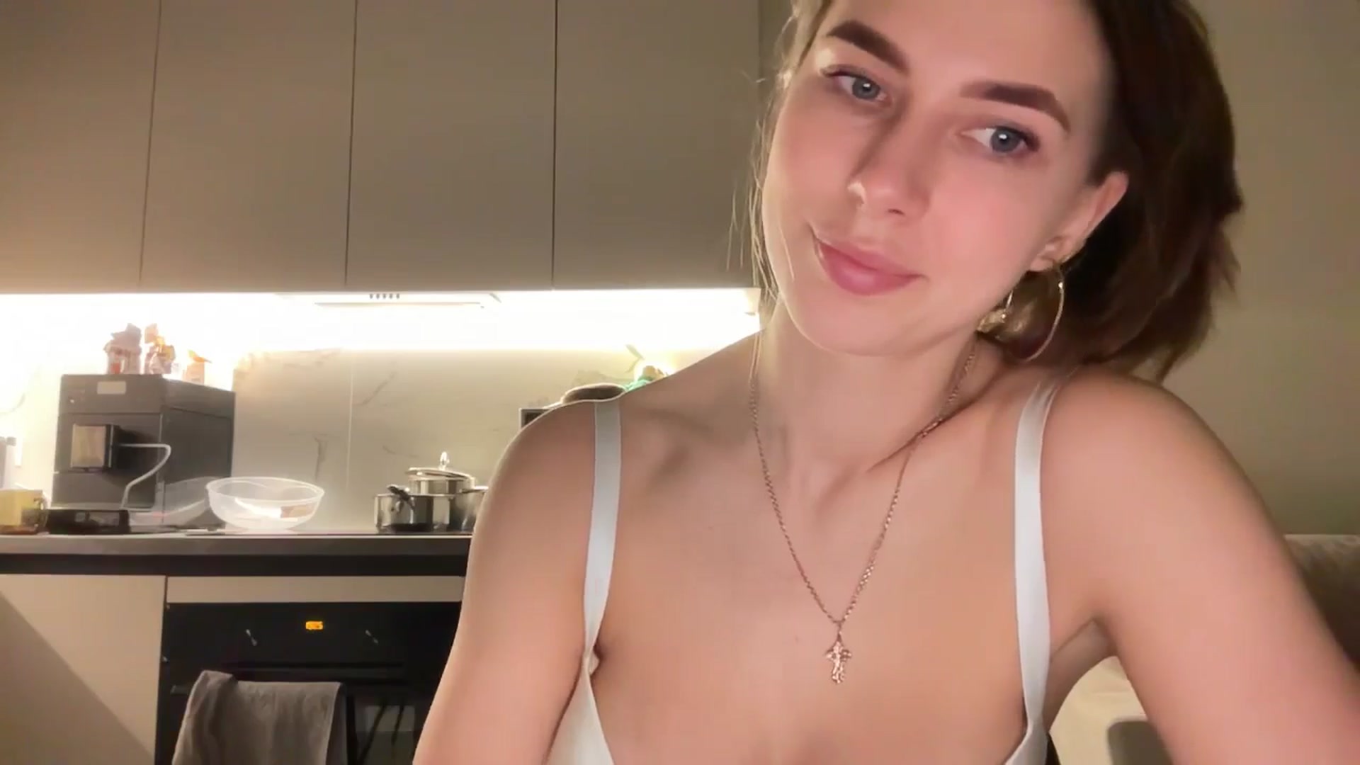 kissfreeze video thumbnail