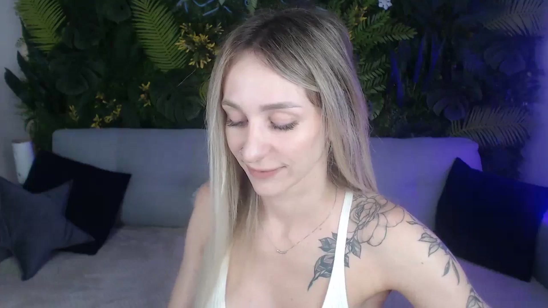 Horny_Blond video thumbnail