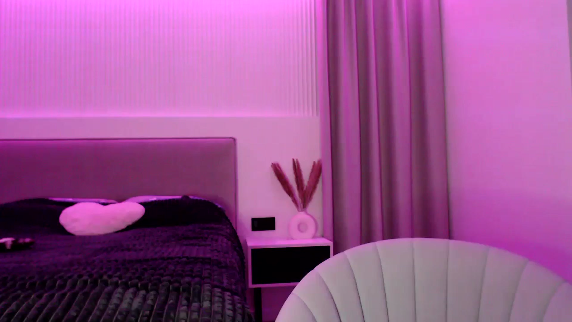 Juicyylips video thumbnail