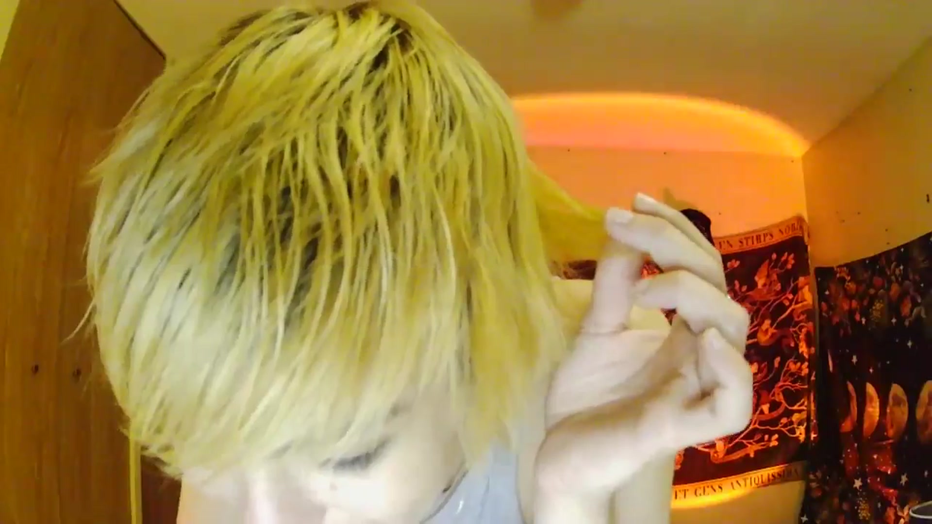 Ancored video thumbnail
