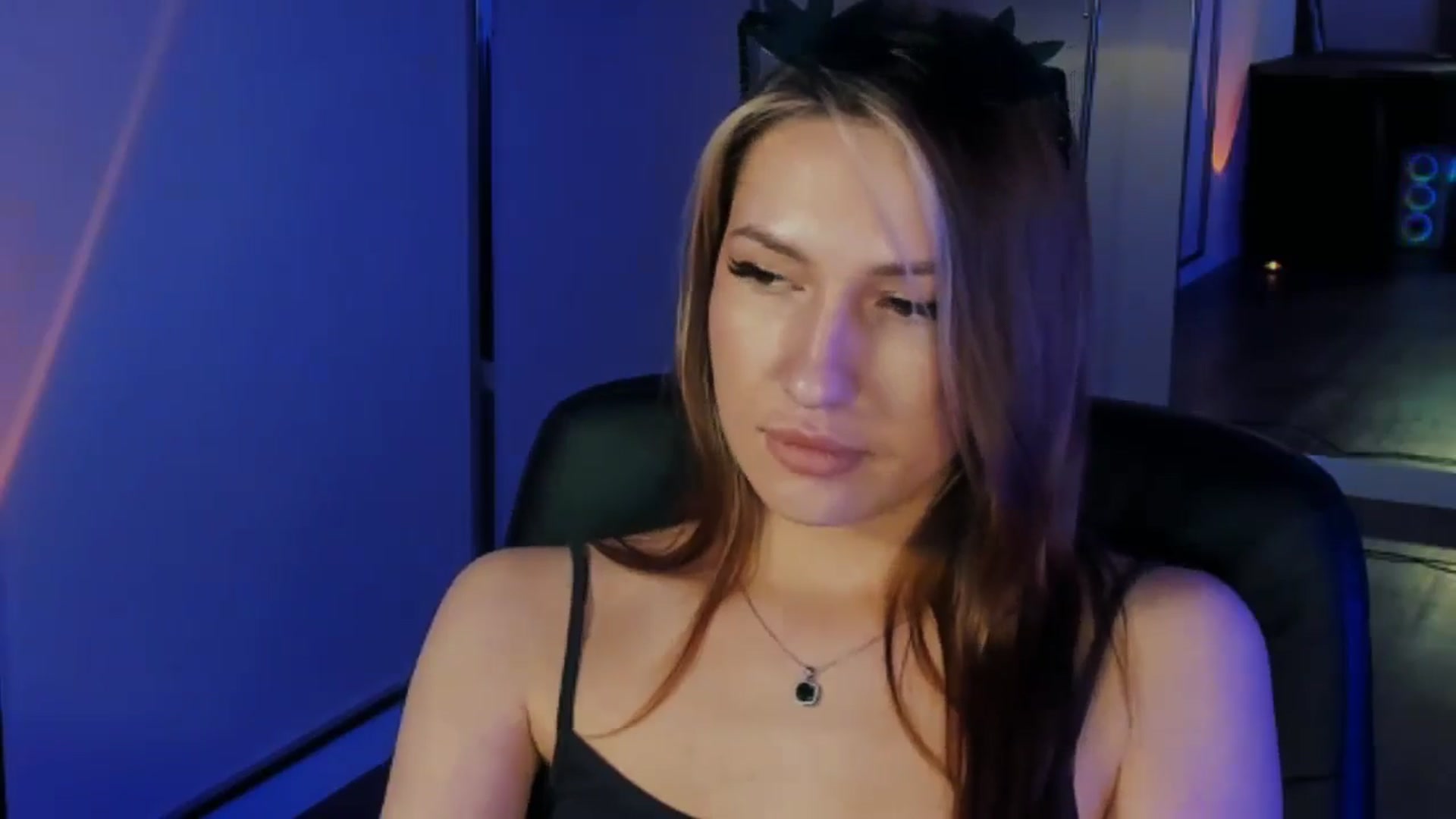 LovelyGin video thumbnail