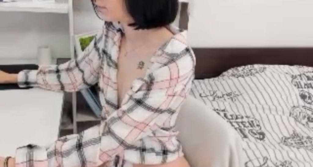 Hannah18x video thumbnail