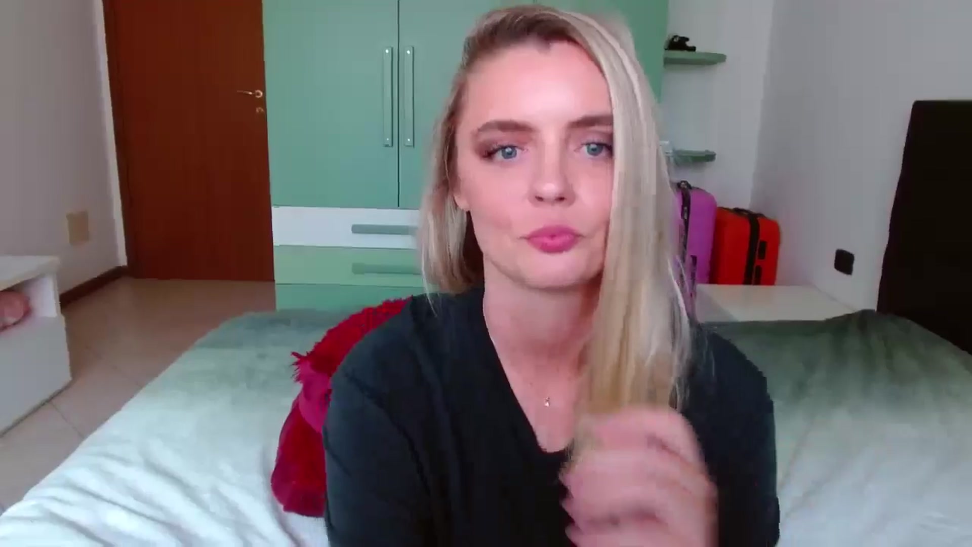 MissAura video thumbnail