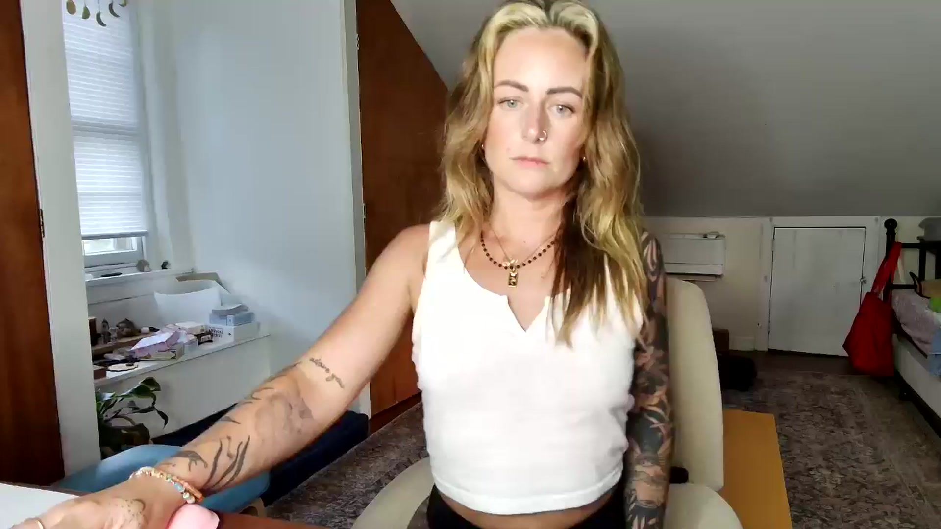 Lena_bee video thumbnail