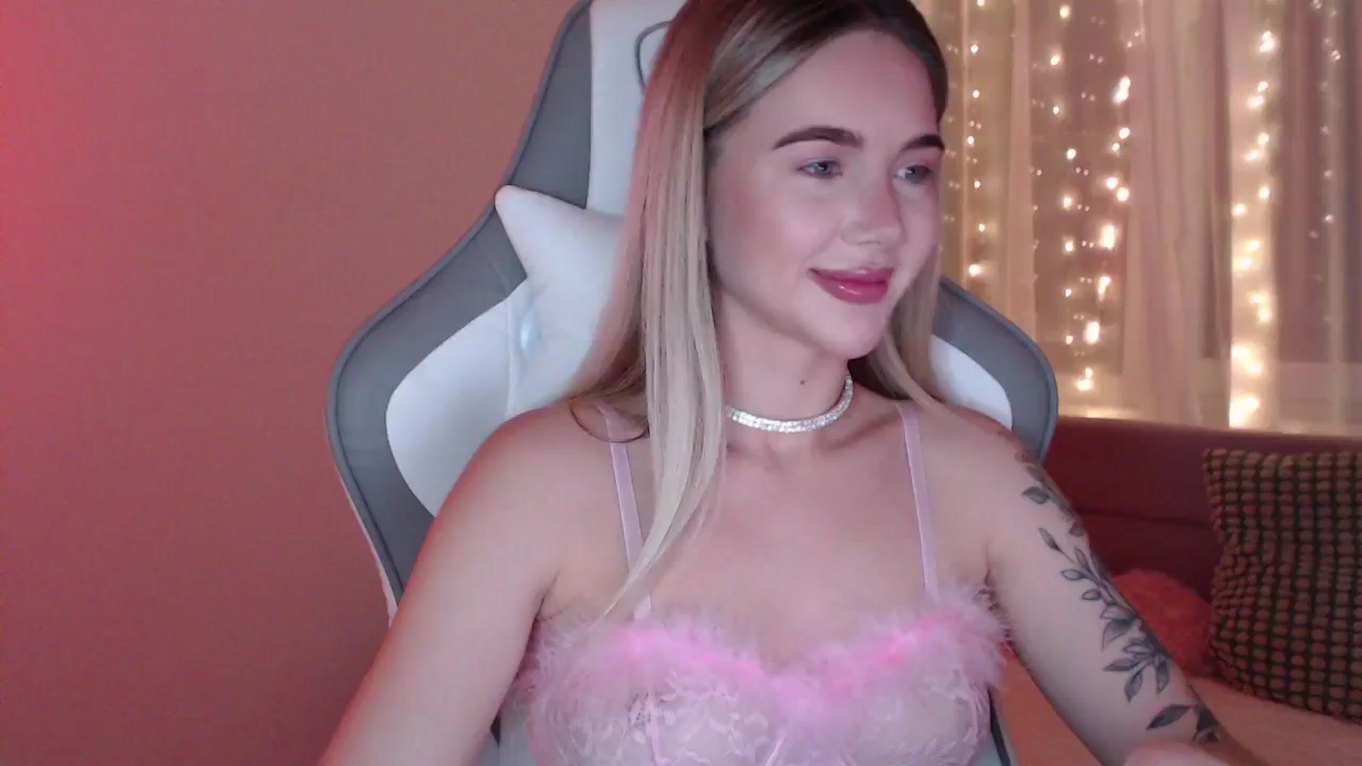 HolyMeow video thumbnail