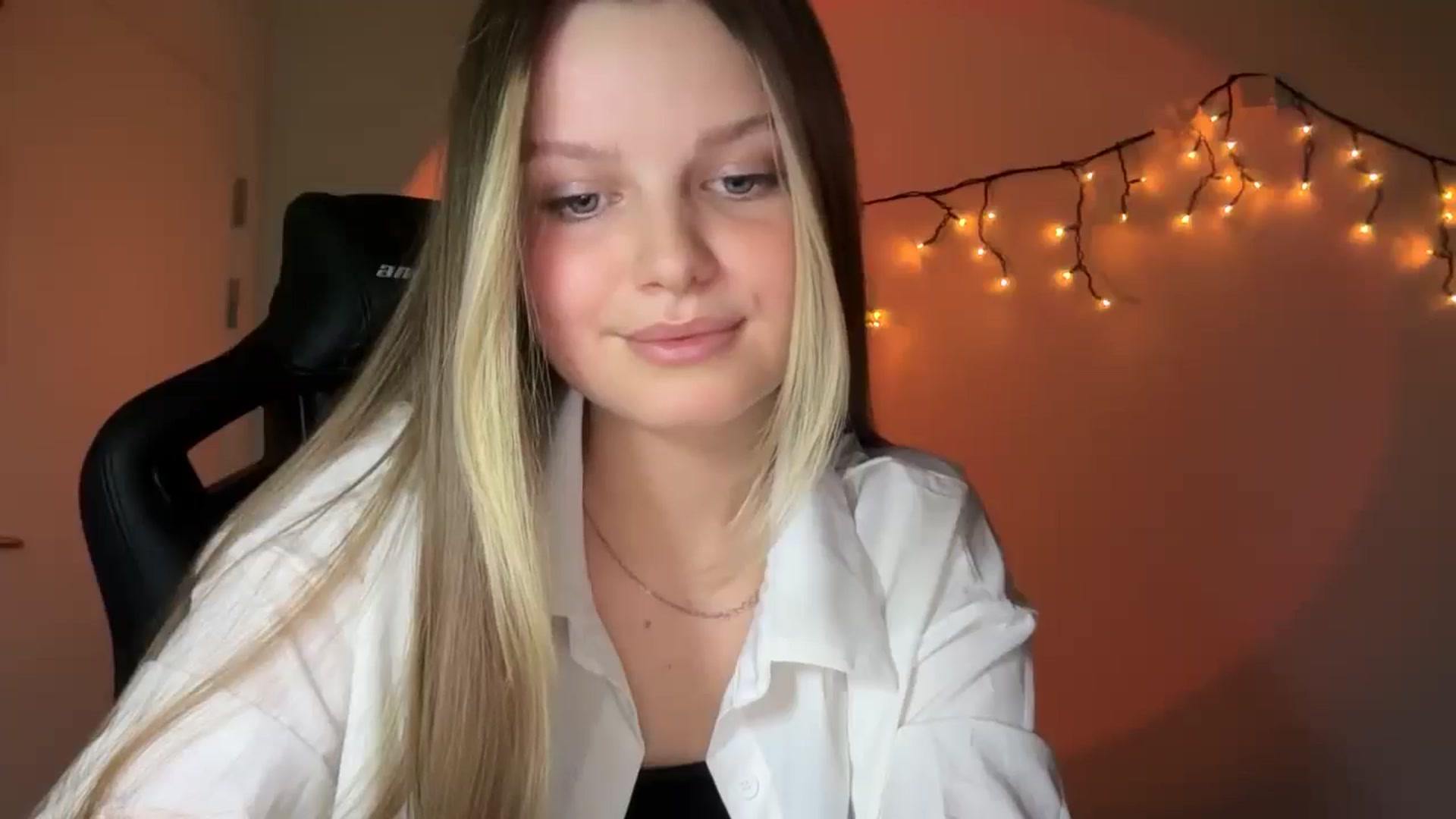 Annaneon video thumbnail