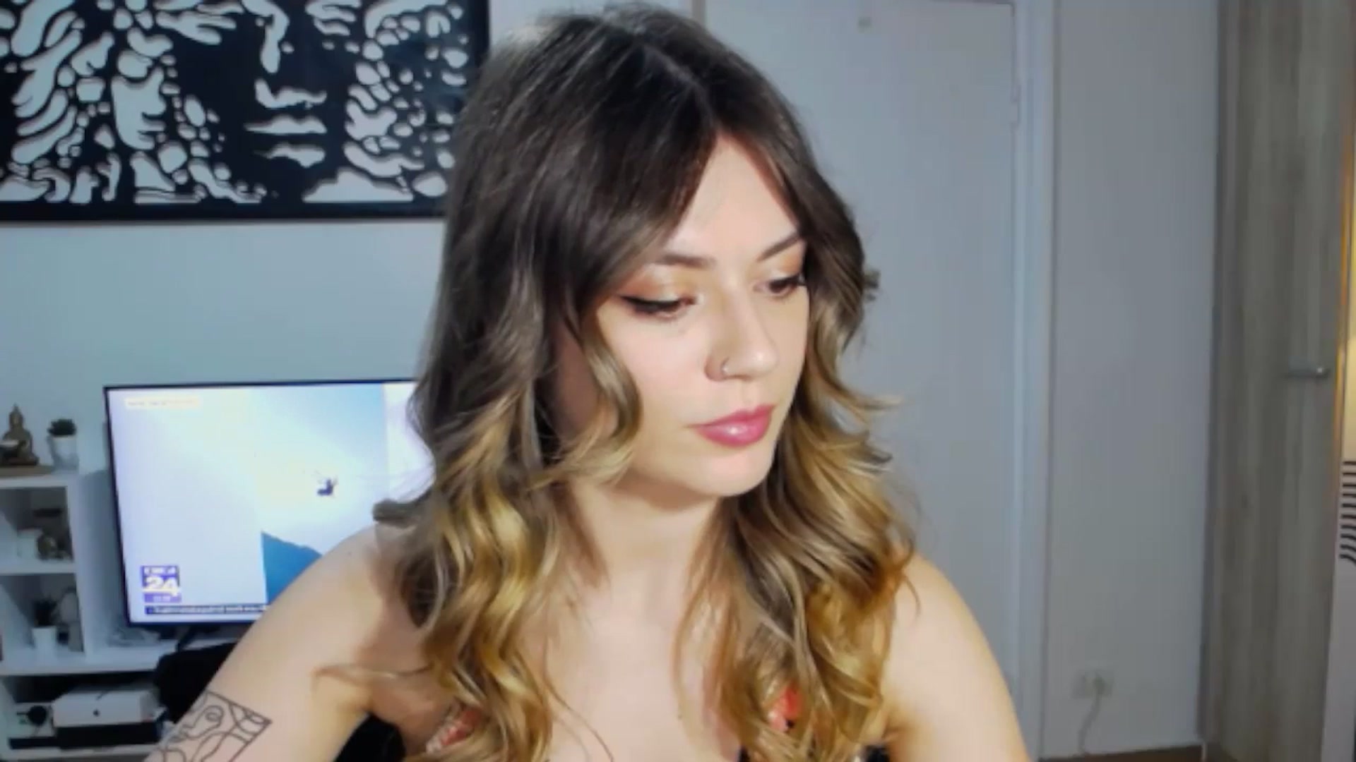 RiriBee video thumbnail
