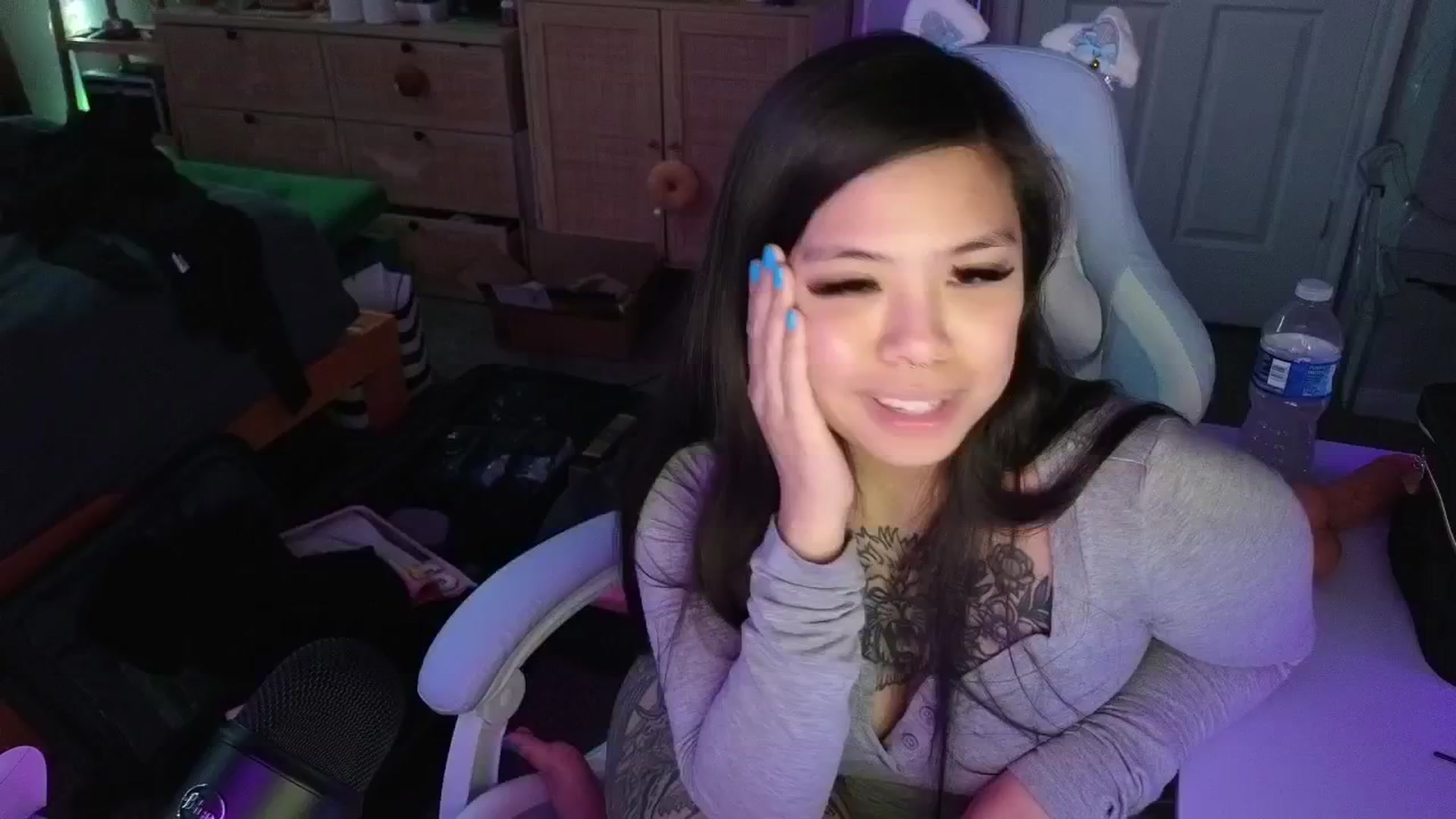 dolllface video thumbnail