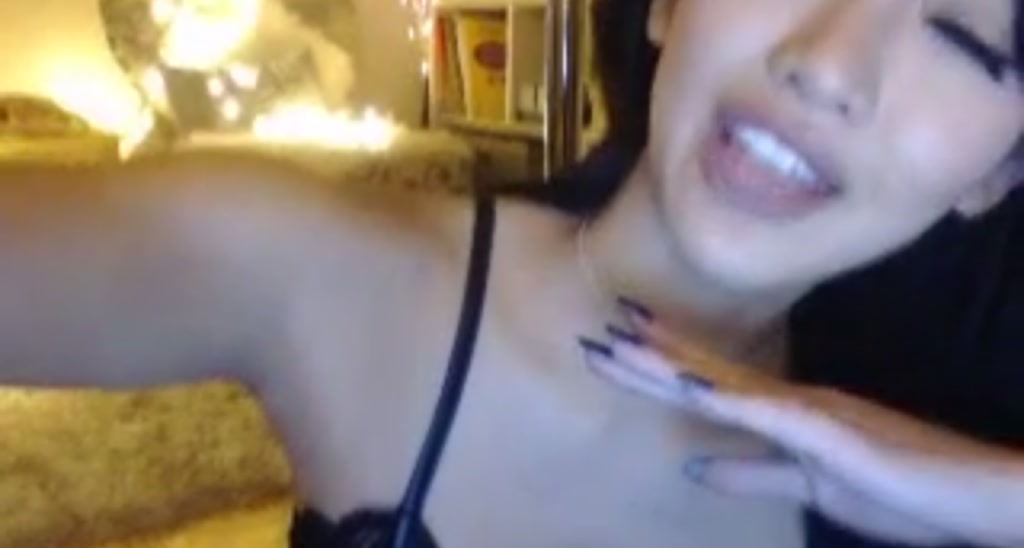 MissReinaT video thumbnail