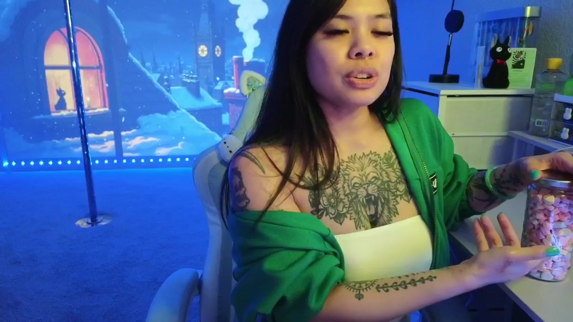 dolllface video thumbnail