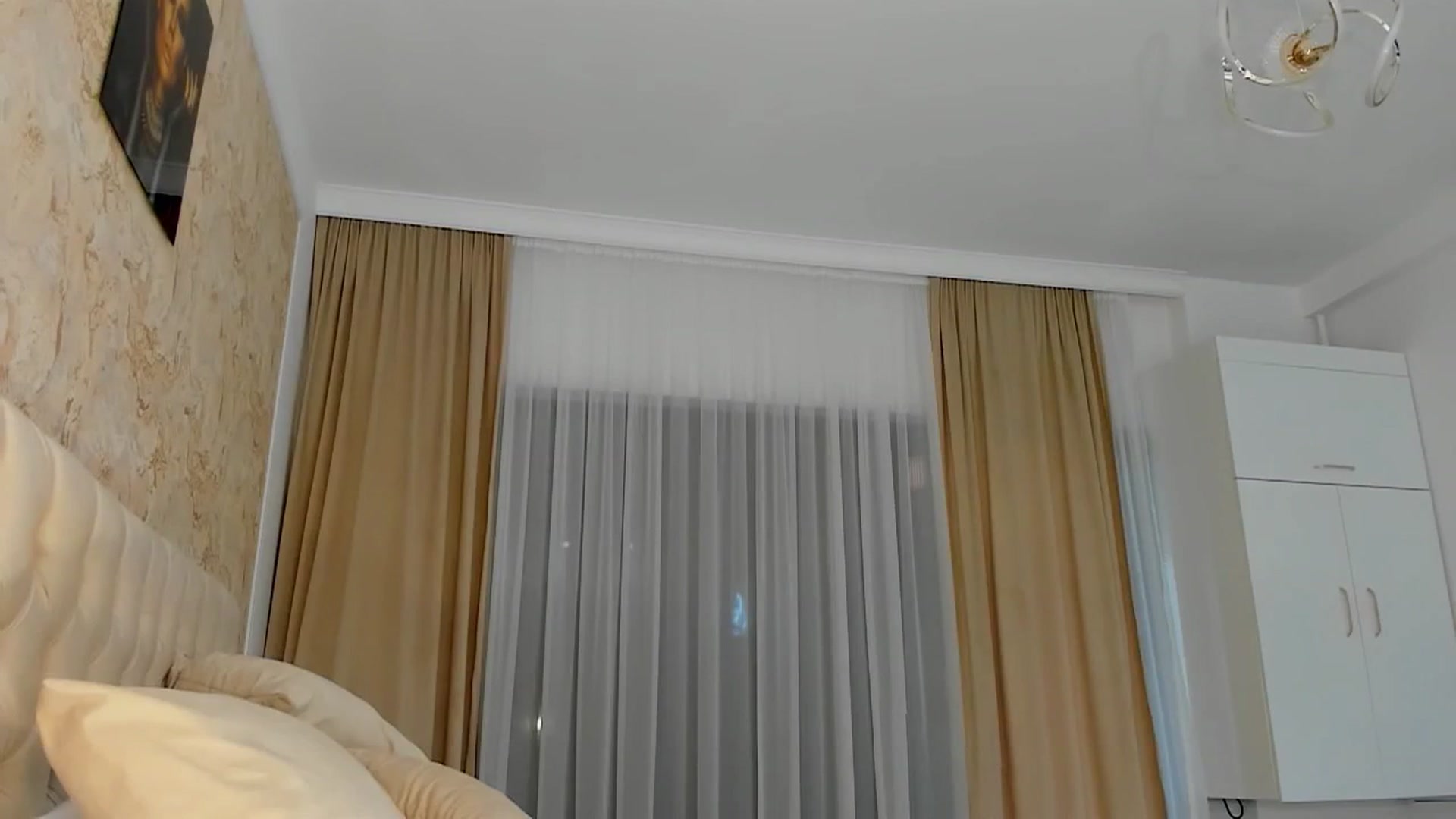 MissButterfly video thumbnail