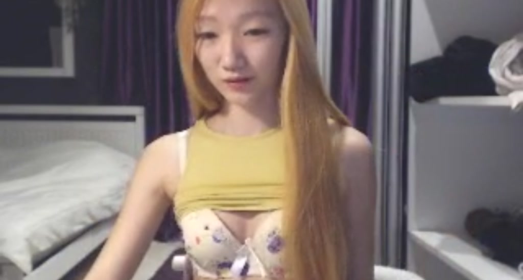 FoxyHyuna video thumbnail
